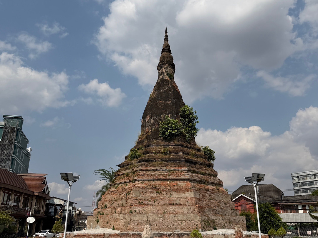 Black Stupa (That Dam)-万象必去景点