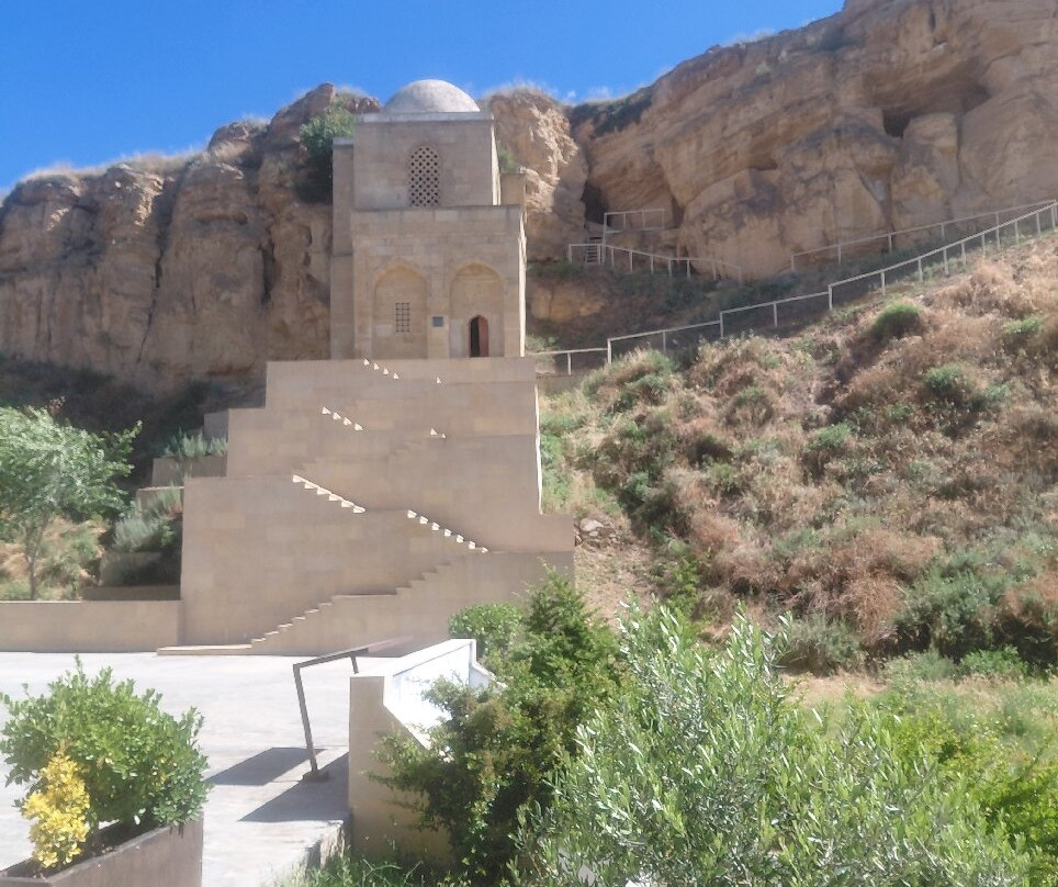 Diri Baba Mausoleum-Qobustan必去景点
