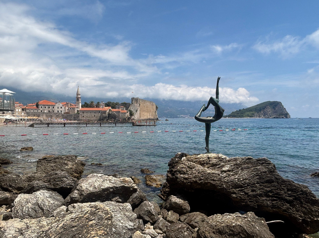 Budva Dancing girl-布德瓦必去景点