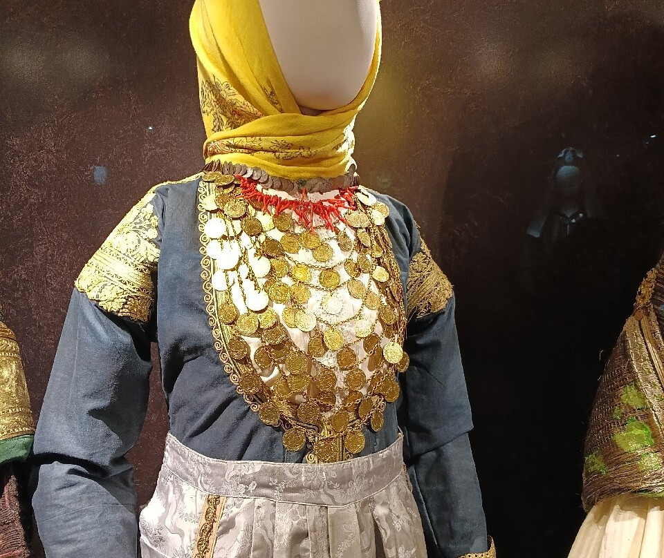 Victoria G. Karelias Collection of Greek Traditional Costumes-卡拉马塔必去景点