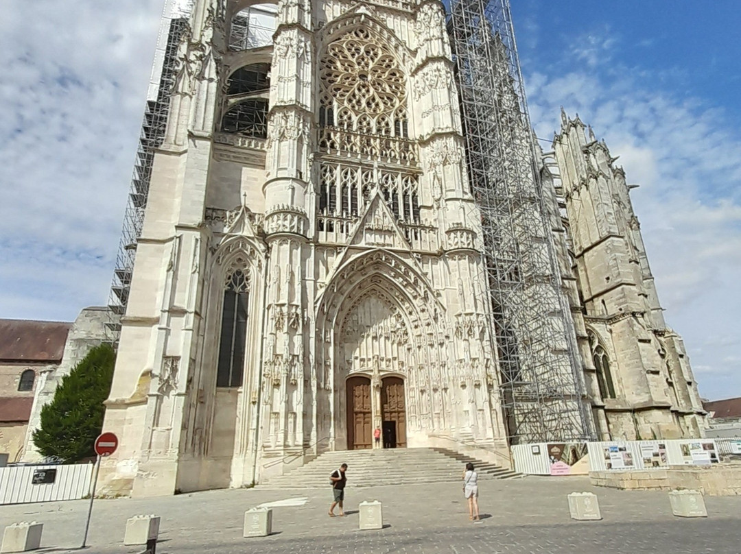 Cathédrale Saint-Pierre-博韦必去景点