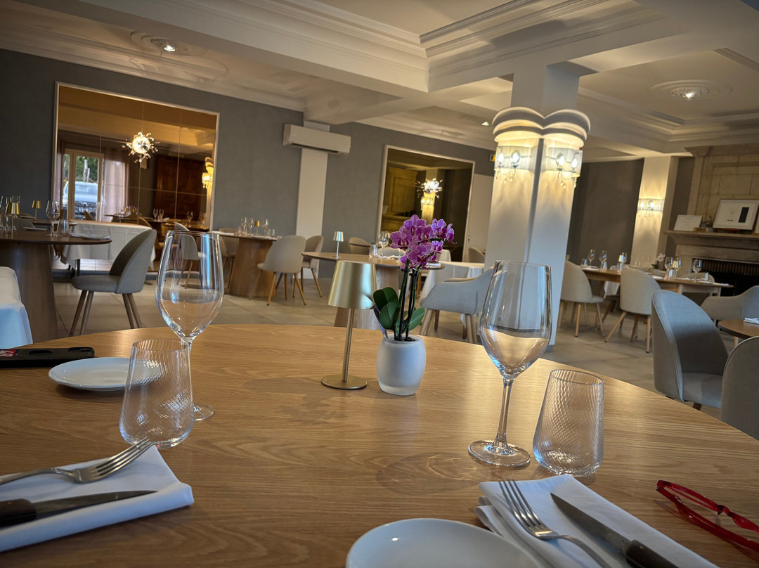 Logis Hôtel Restaurant Aux Maisons主图
