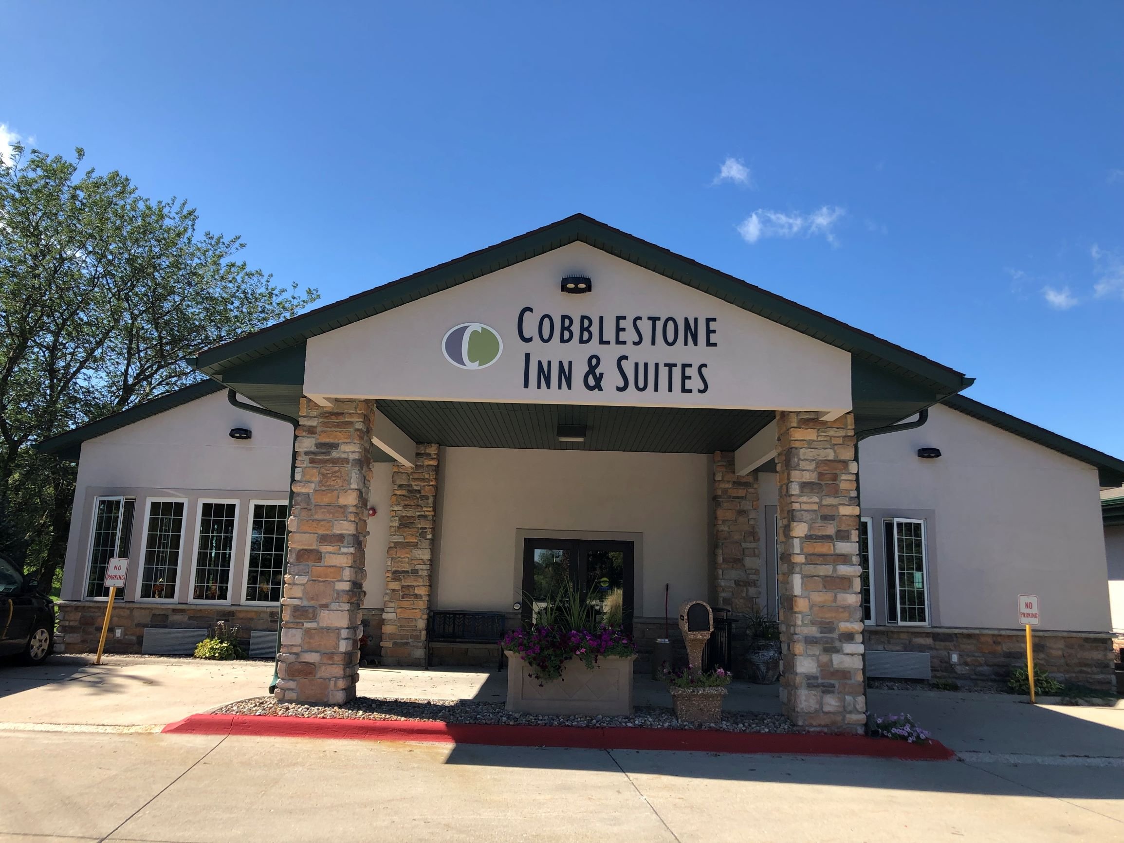 Cobblestone Inn & Suites - Denison | Majestic Hills-官方