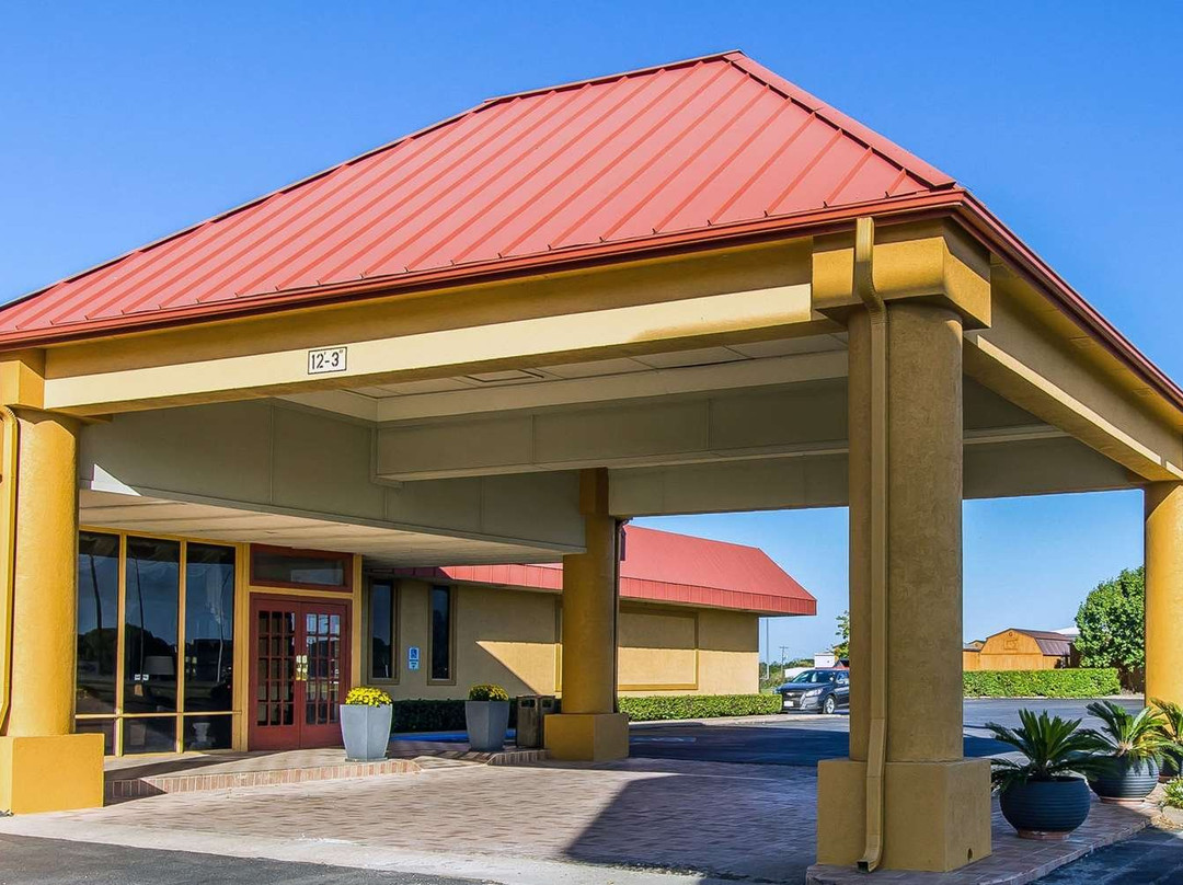 Quality Inn Ada near University