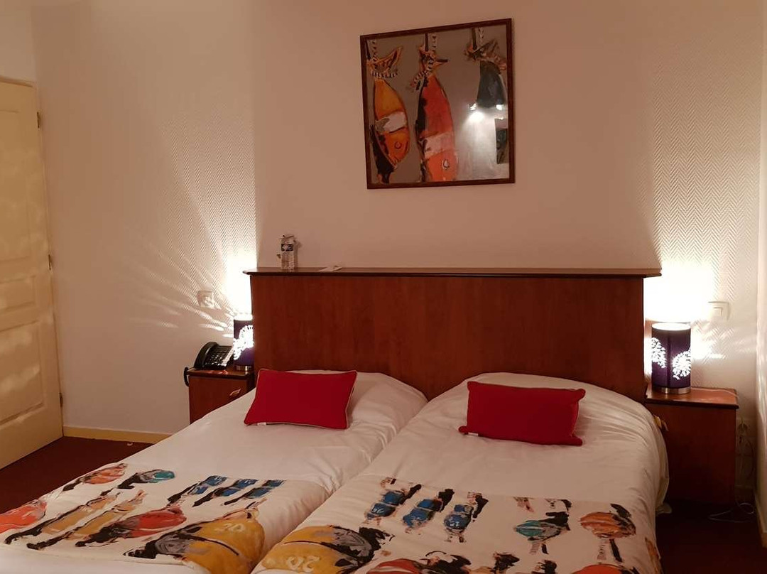 Hotel Kyriad Carentan主图