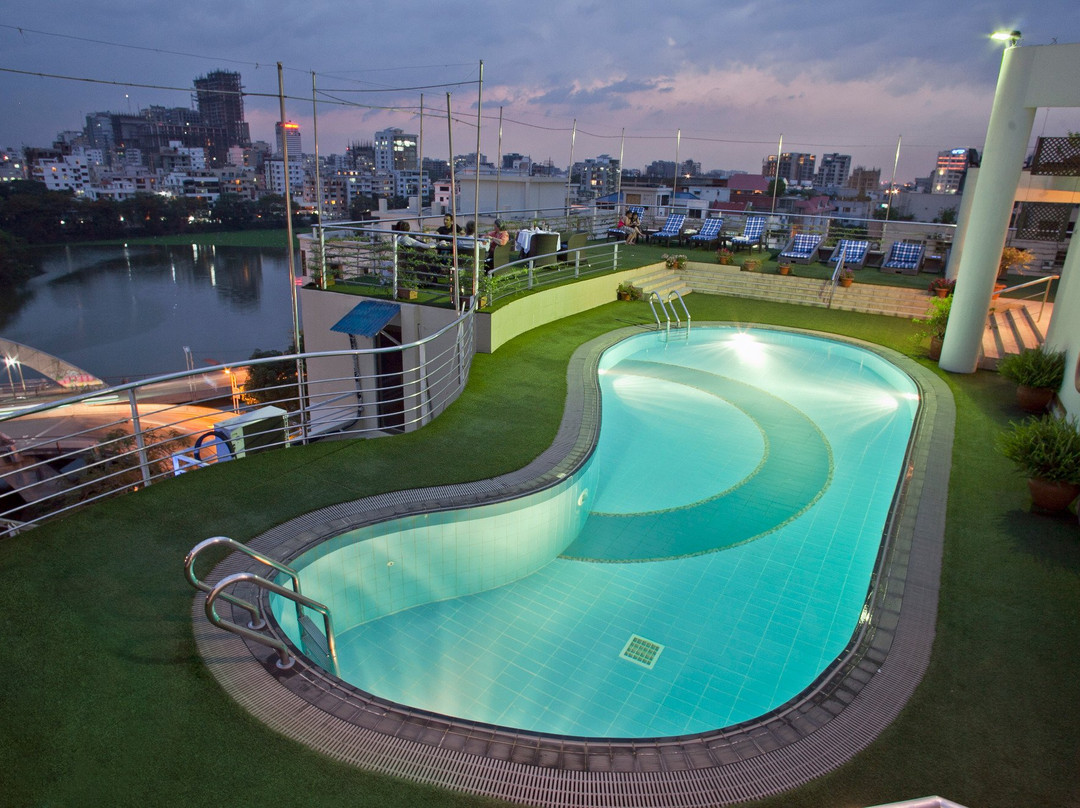 Lakeshore Hotel and Apartments