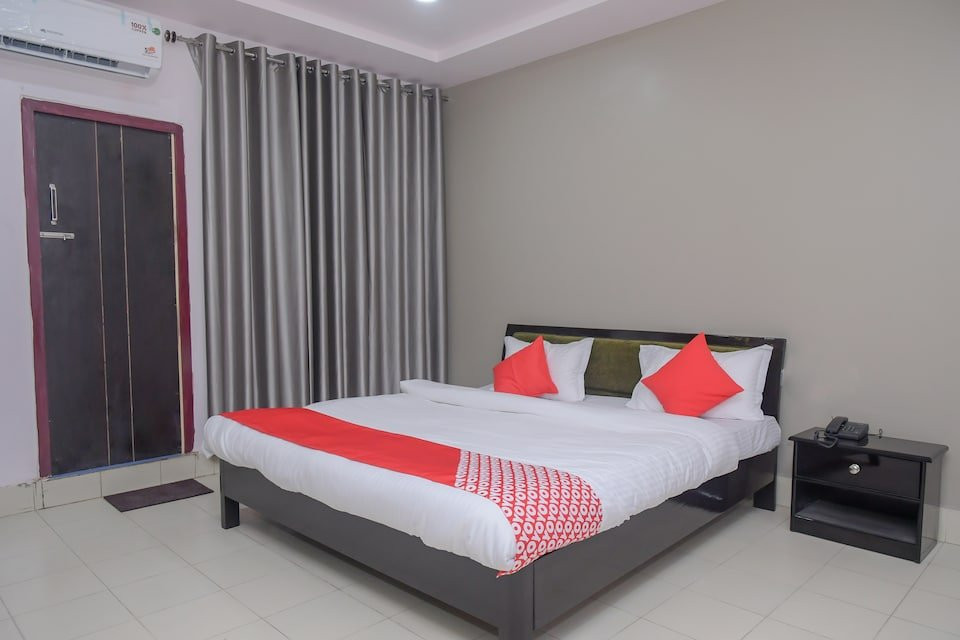 OYO 26866 Megha Resort