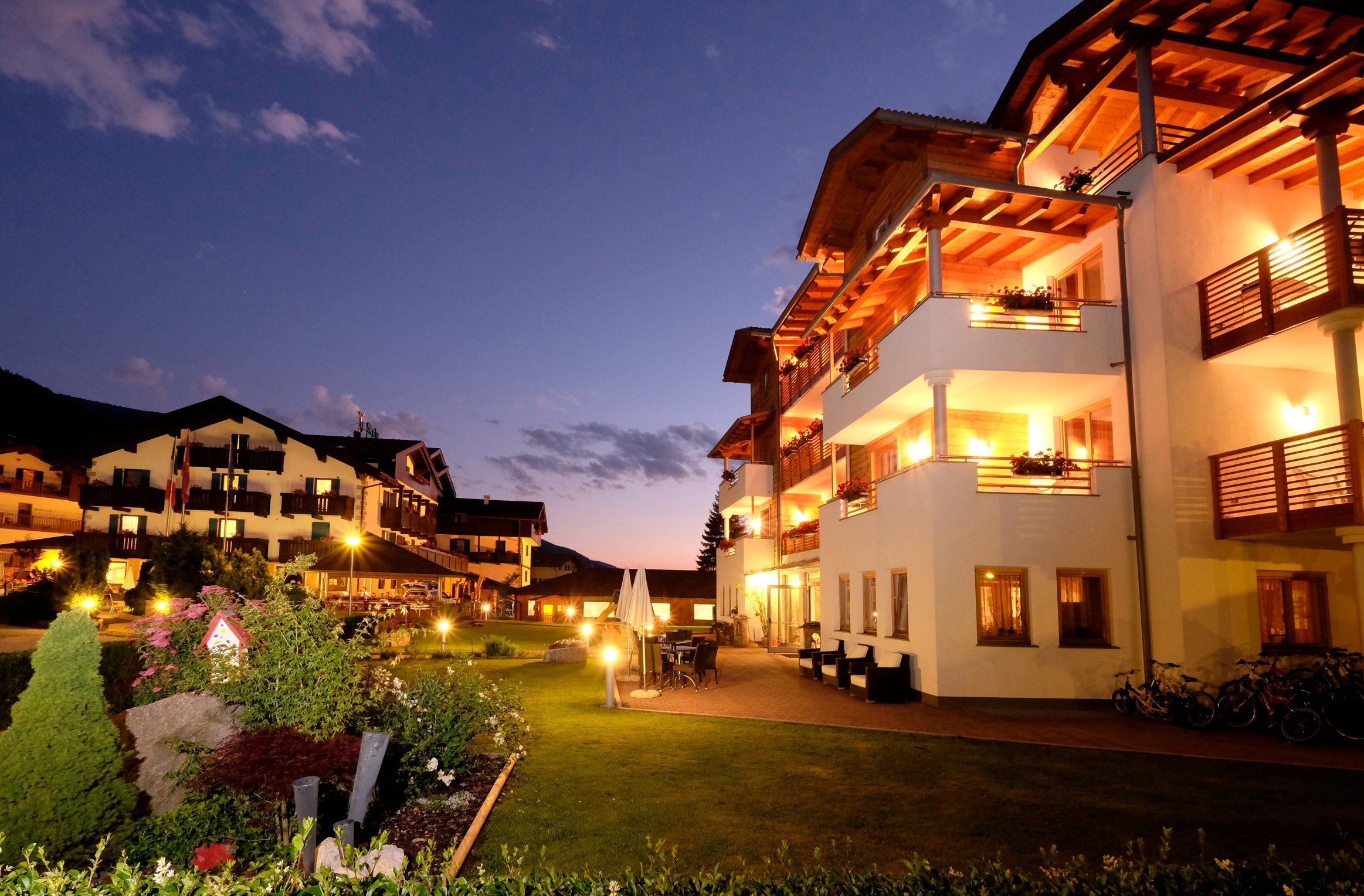 Nele Hotel & Residence-官方