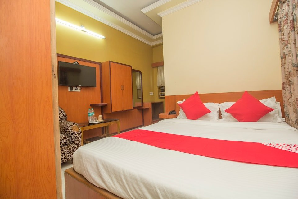 OYO 27610 Hotel Landmark