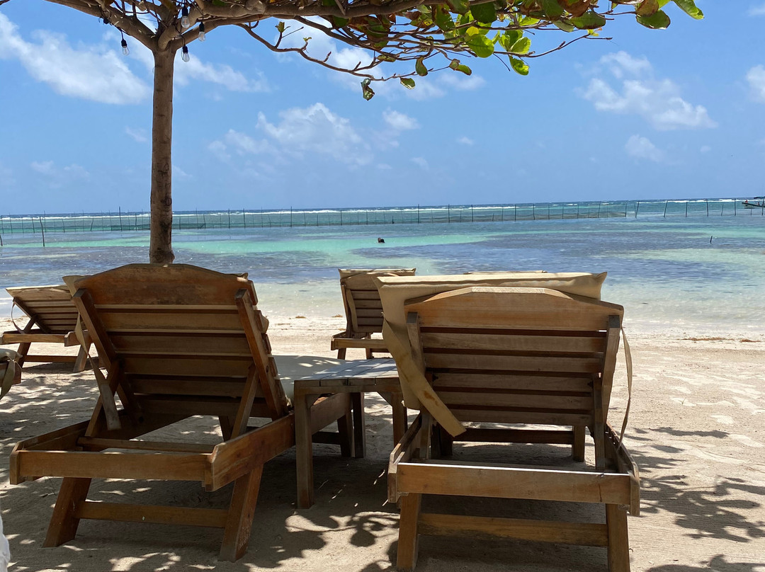 Noah Beach Hotel & Suites主图