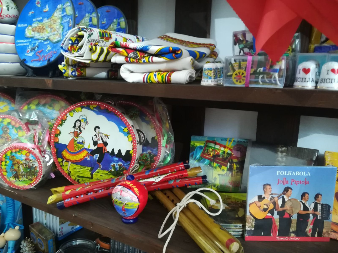 Montagna旅游景点-Ibla Souvenir Avola