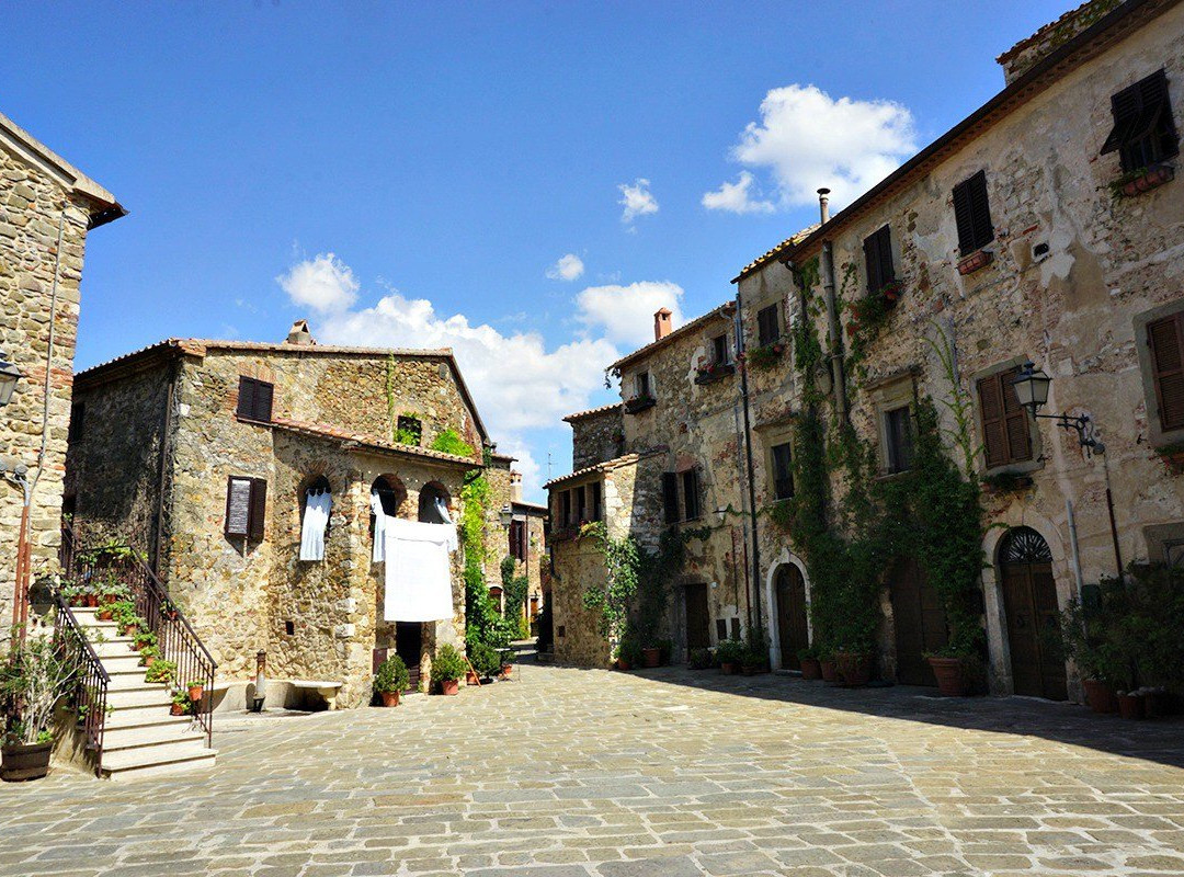 Piazza del Castello di Montemerano景点图片