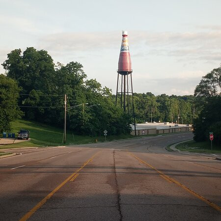 World's Largest Catsup Bottle-科林斯维尔必去景点