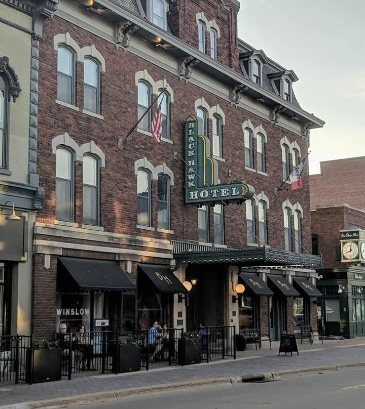 The Black Hawk Hotel主图