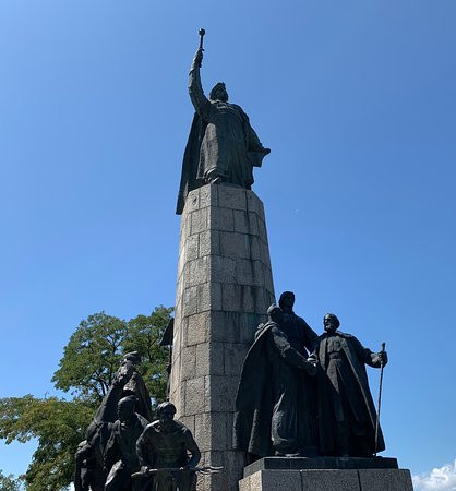 Monument on Zamkovaya Mountain景点图片