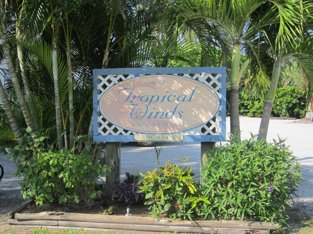 Tropical Winds Motel & Cottages