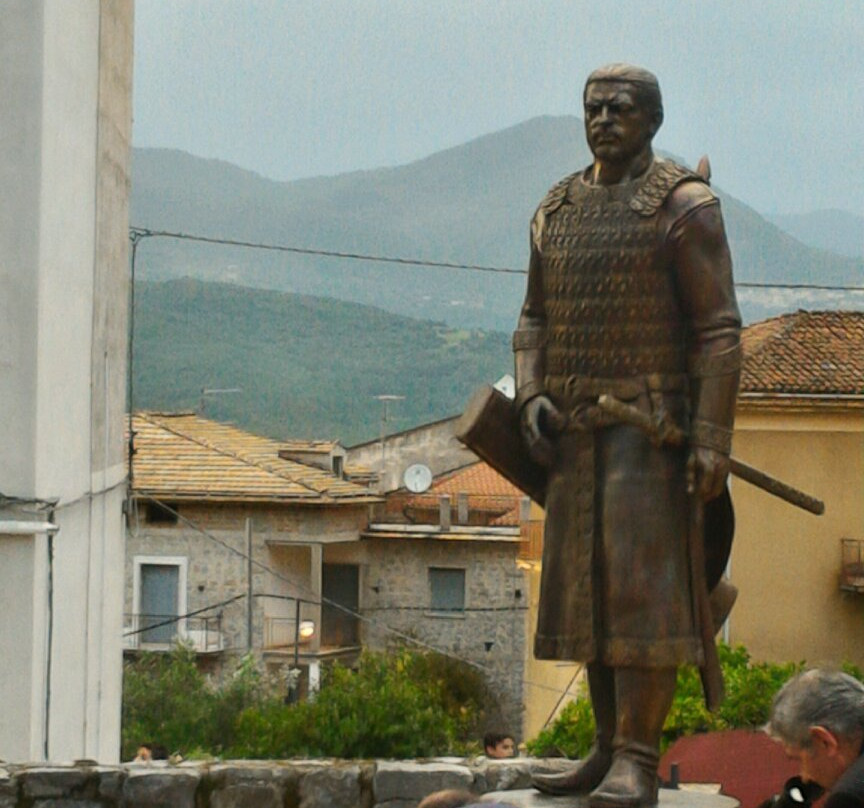 Statua del Principe Bulgaro Khan Alzeco景点图片