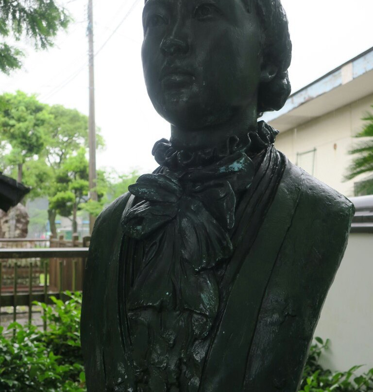 Ishii Fudeko Statue