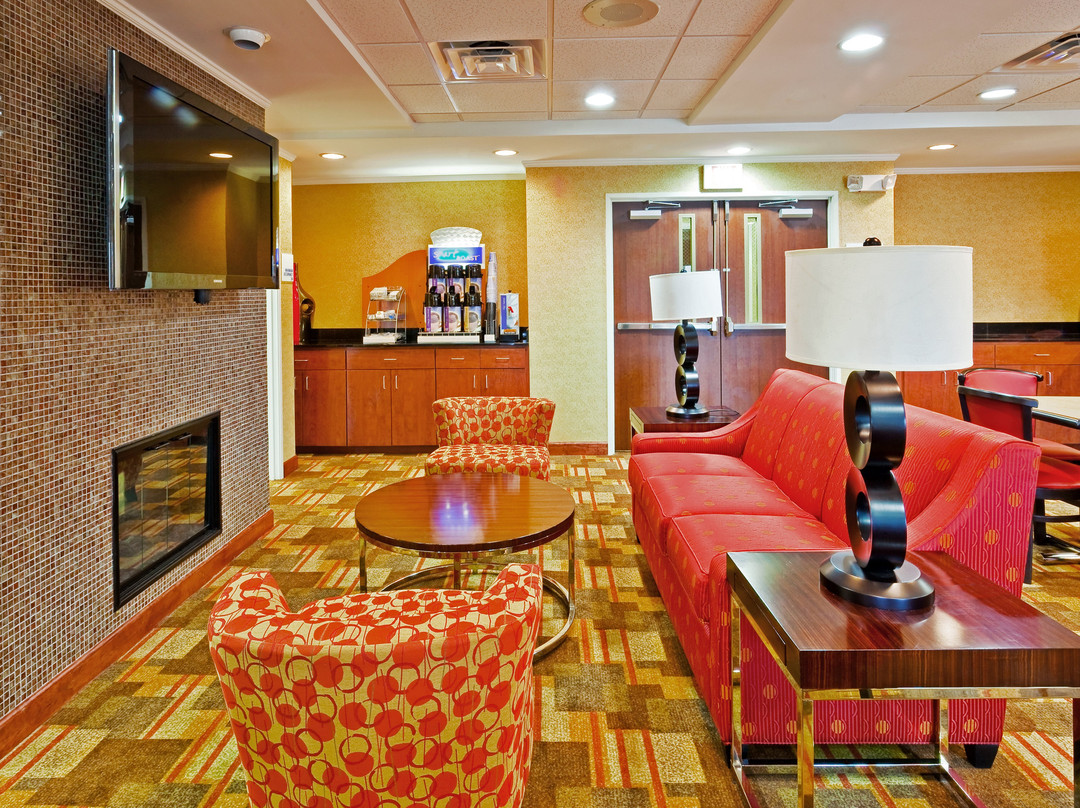 Holiday Inn Express & Suites Memphis/Germantown by IHG主图