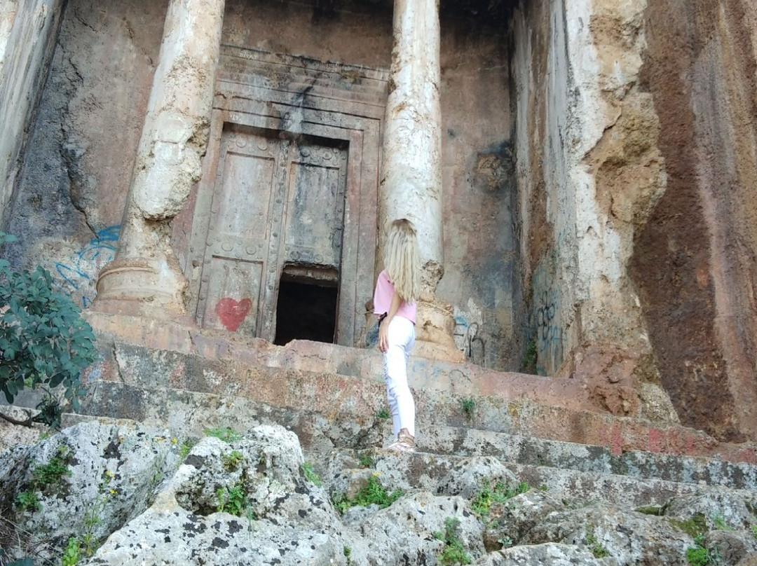 Amynthas Rock Tomb-穆拉必去景点