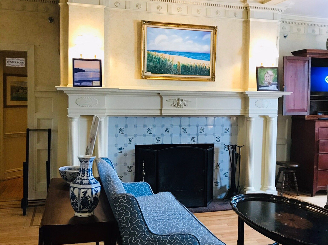 Simsbury 1820 House主图