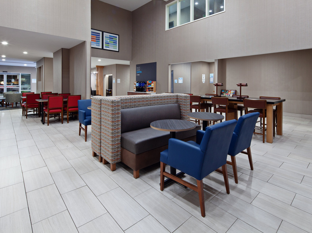 Holiday Inn Express & Suites Tulare By IHG主图