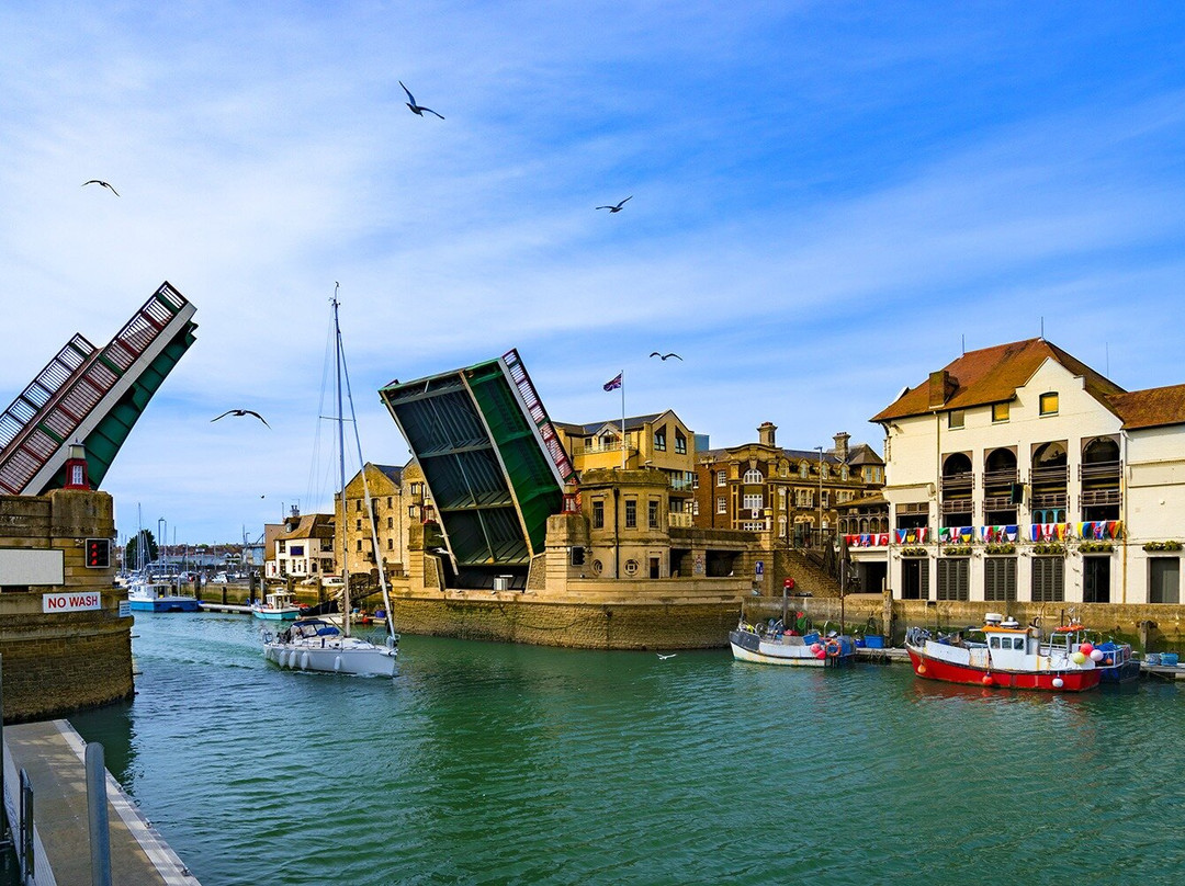 Nauti Yacht Charters-韦茅斯必去景点