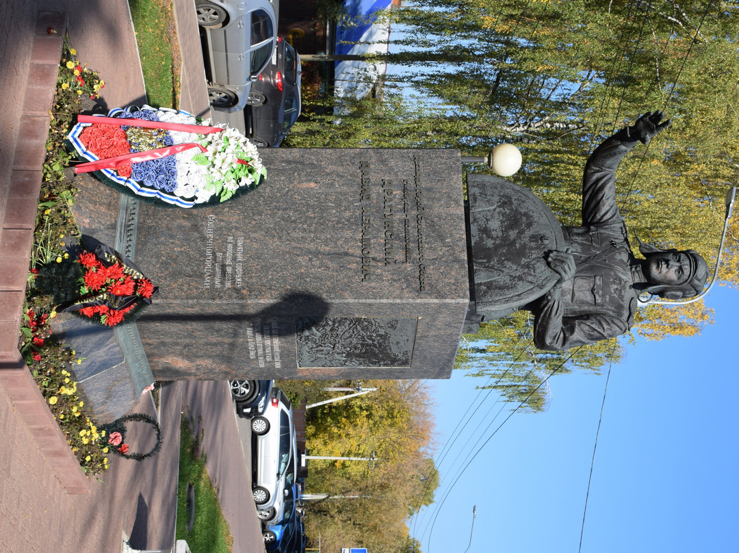 Monument to D. A. Dragunskiy景点图片