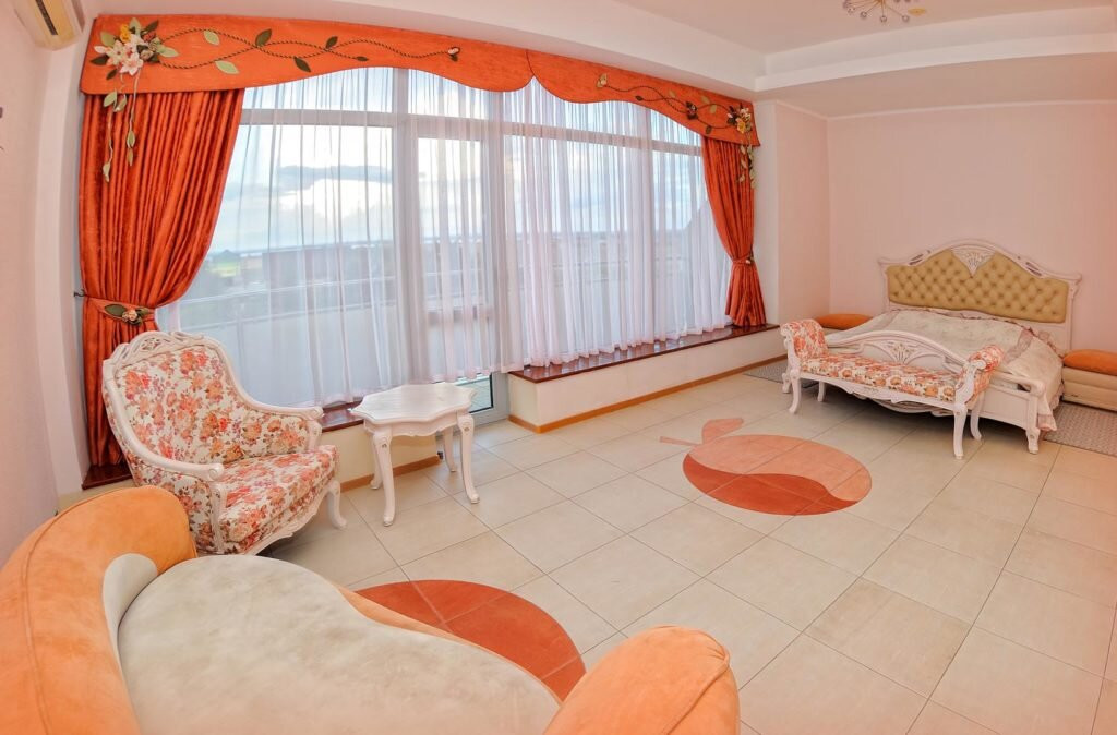 Biryuzovaya Bukhta主图