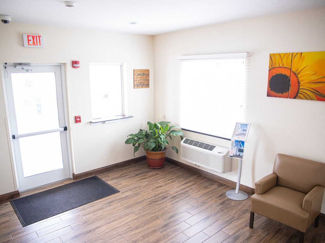 White House Suites Indianapolis Airport主图