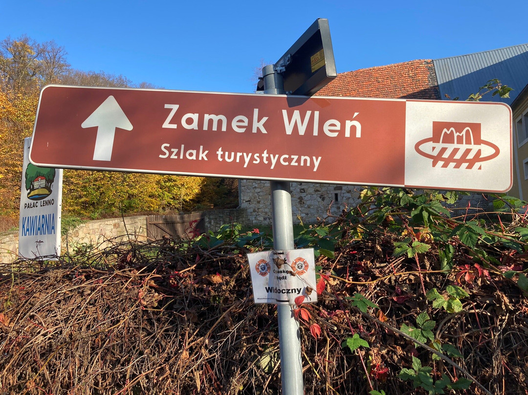 Zamek Lenno景点图片
