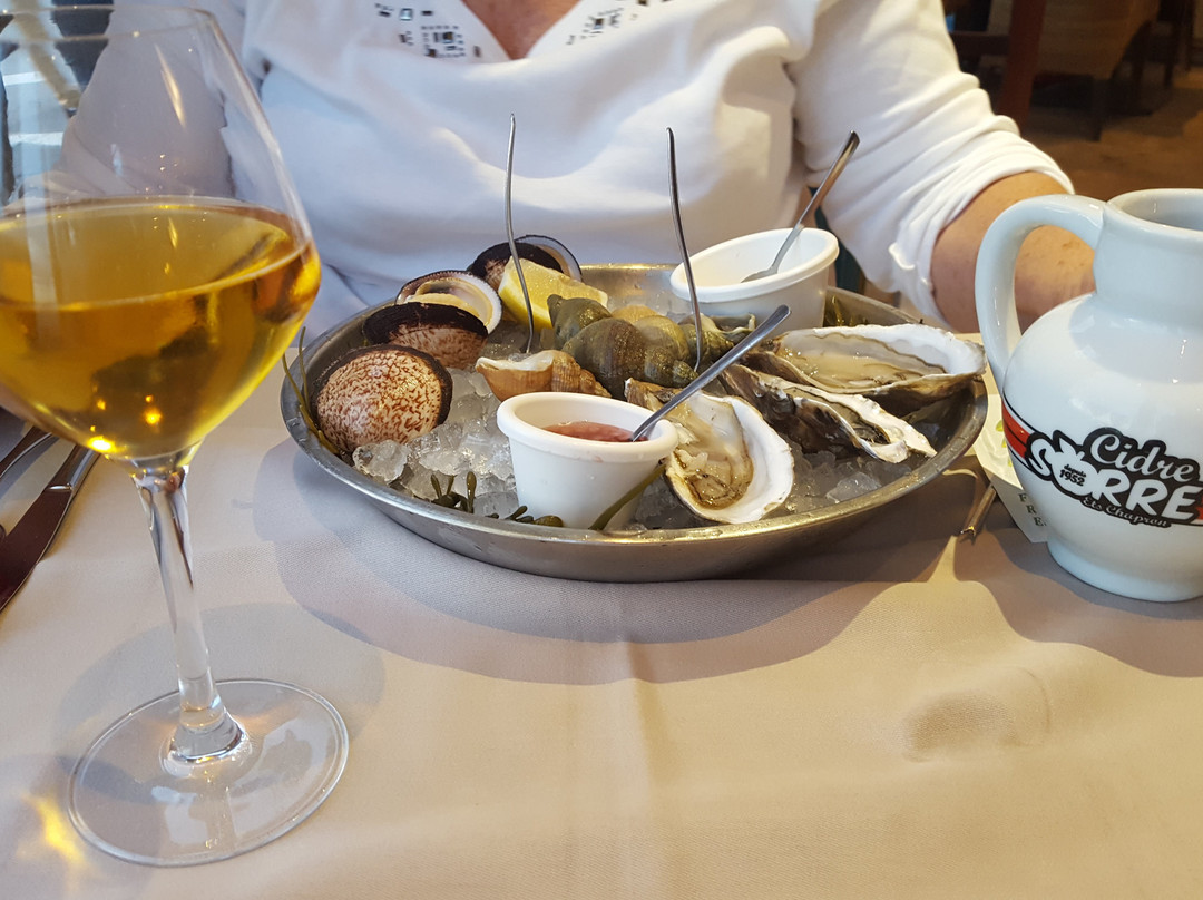 La Mere Champlain Hotel Restaurant主图