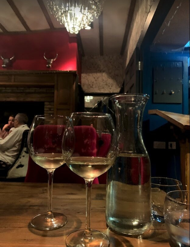 老公牛酒店主图