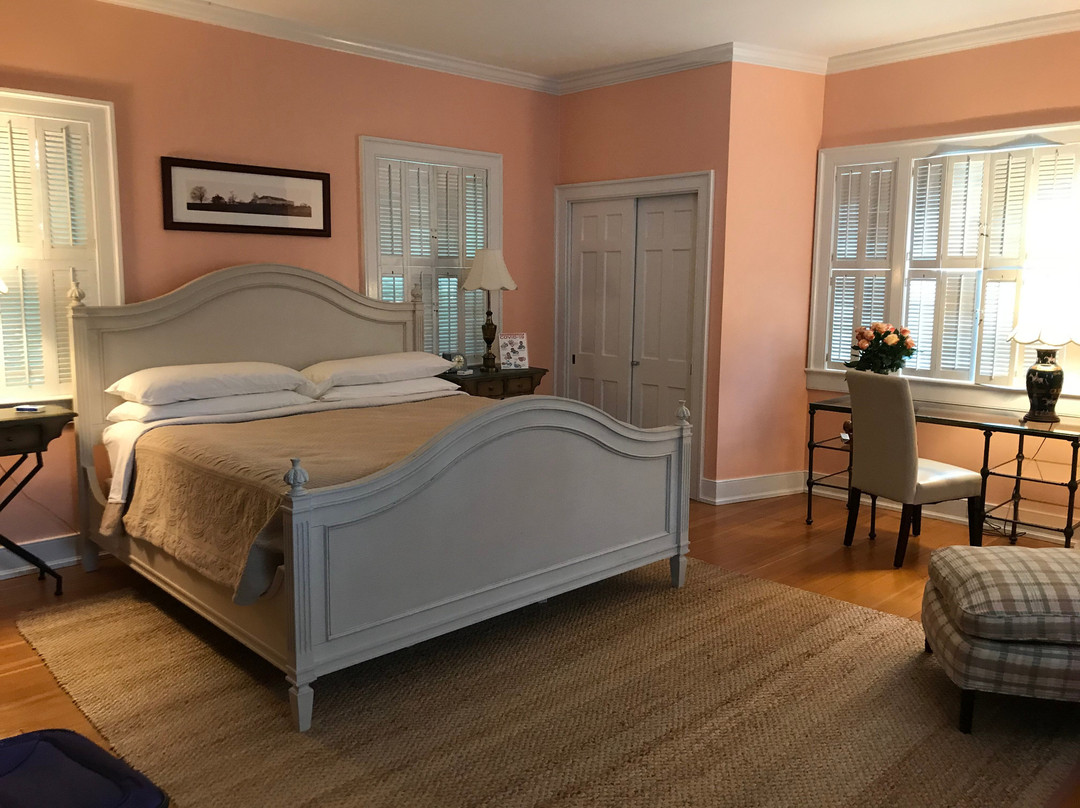 Charred Oaks Inn主图