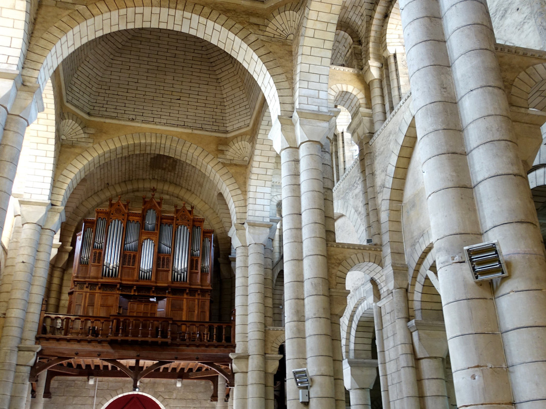 Eglise Saint-Hilaire Le Grand-普瓦捷必去景点