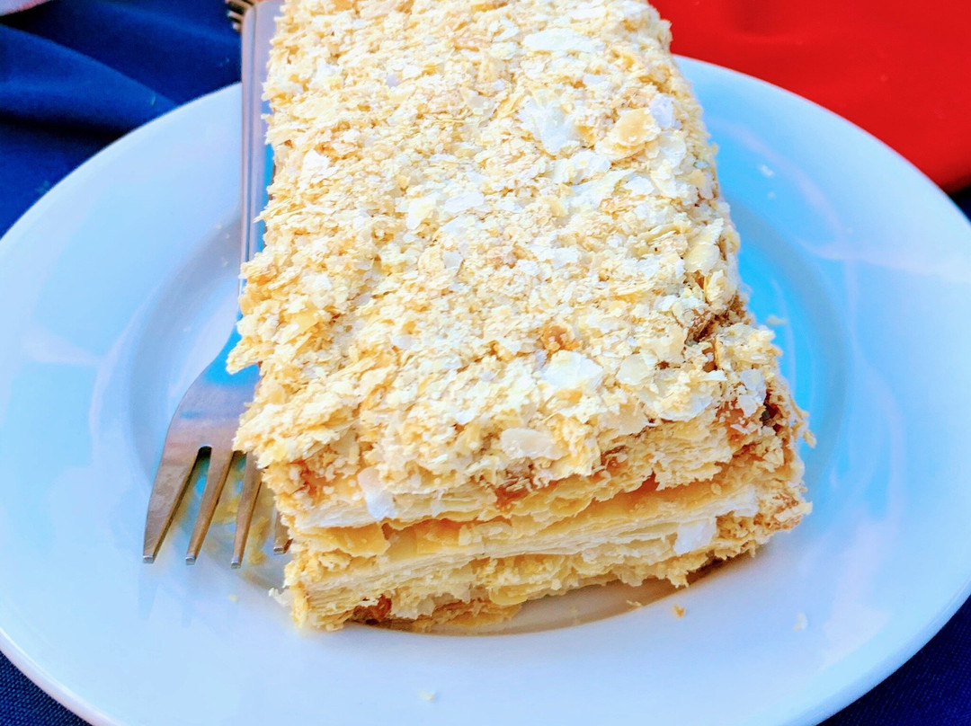 La Roja de Todos Restaurant & Bakery