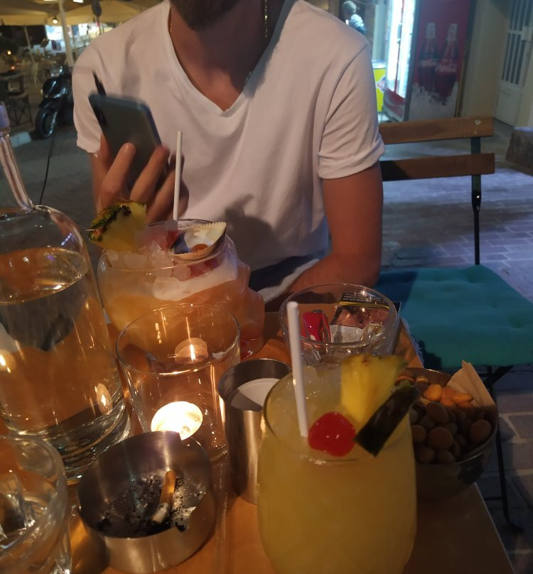 Peacock Tail Bar-干尼亚必去景点