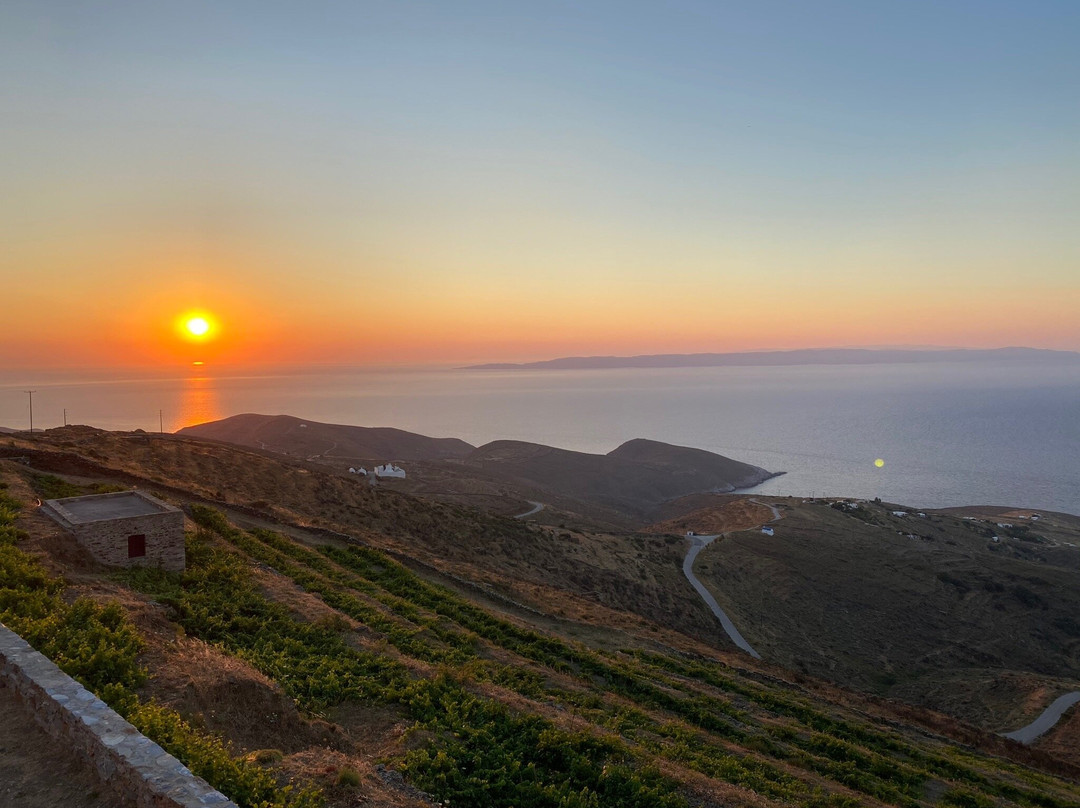 Inopiio Chrysolora-Serifos必去景点