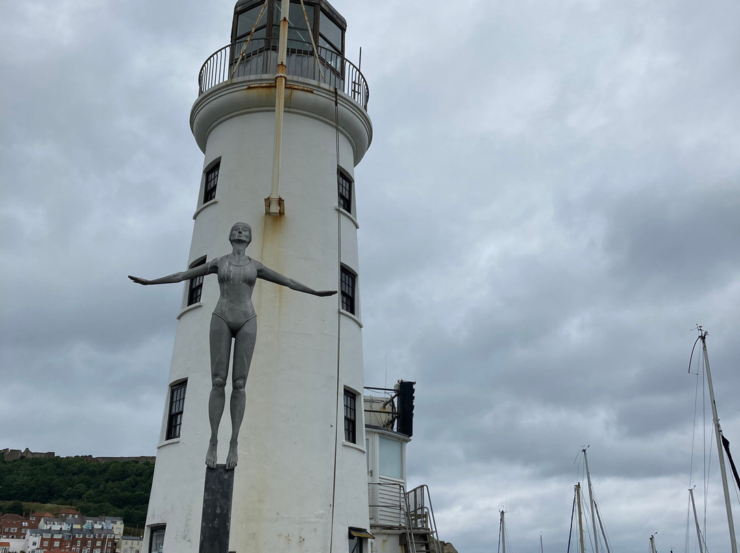 Diving Belle statue Scarborough景点图片