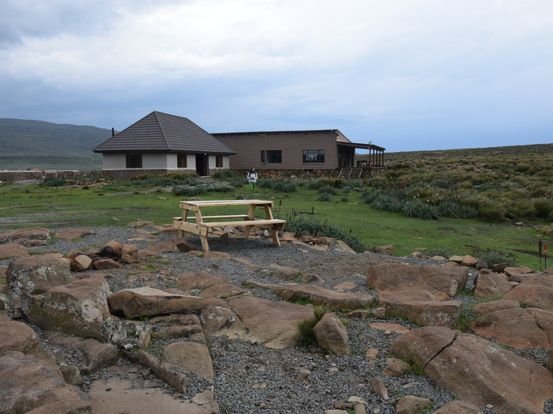 Sani Mountain Escape主图