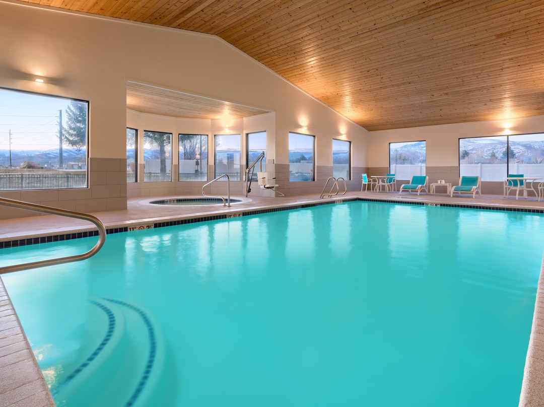 西伯城快捷假日酒店主图