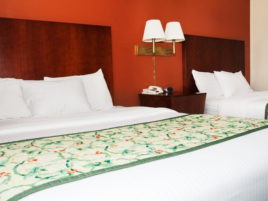 Red Carpet Inn and Suites Plymouth主图