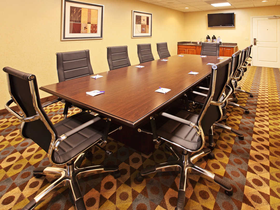 Holiday Inn Express & Suites Searcy by IHG主图