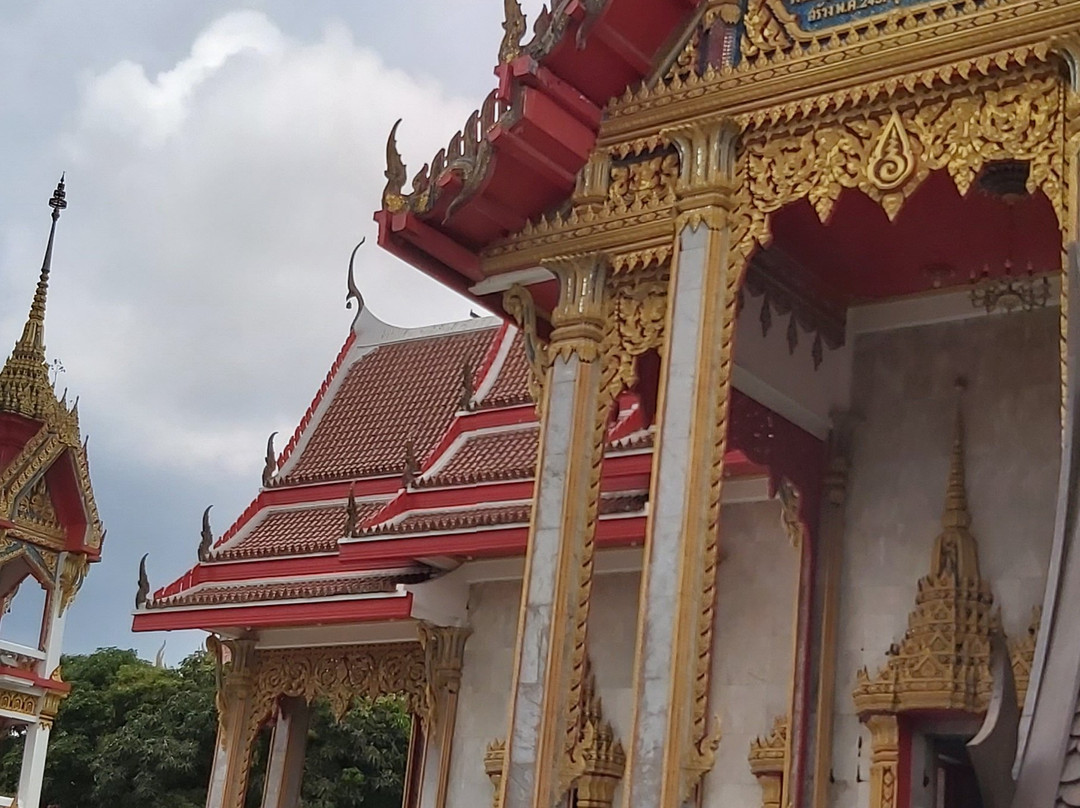 Phiphitthaphan Rup Muean Chao-athikan Wat Chalong-查龙必去景点