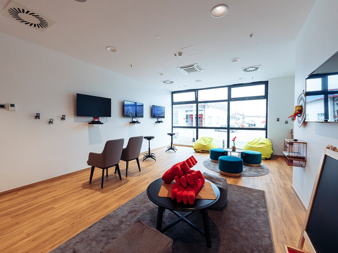 Antunovic Hotel East主图