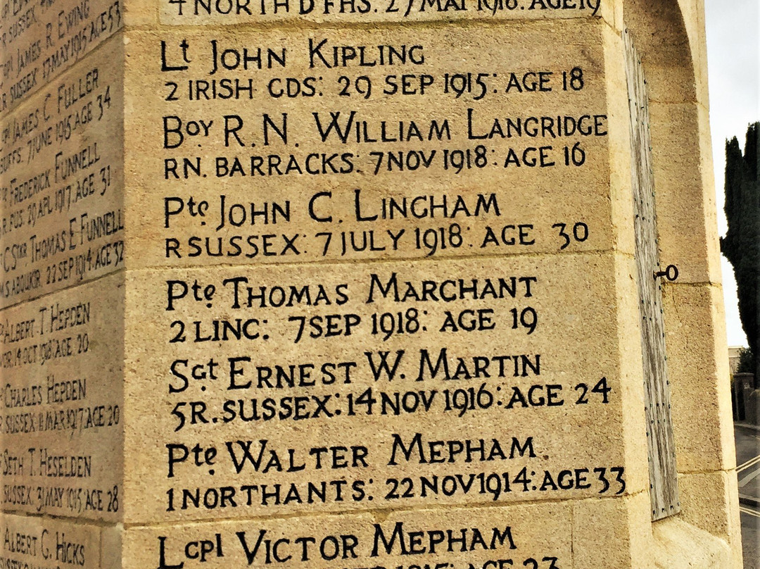Burwash War Memorial景点图片