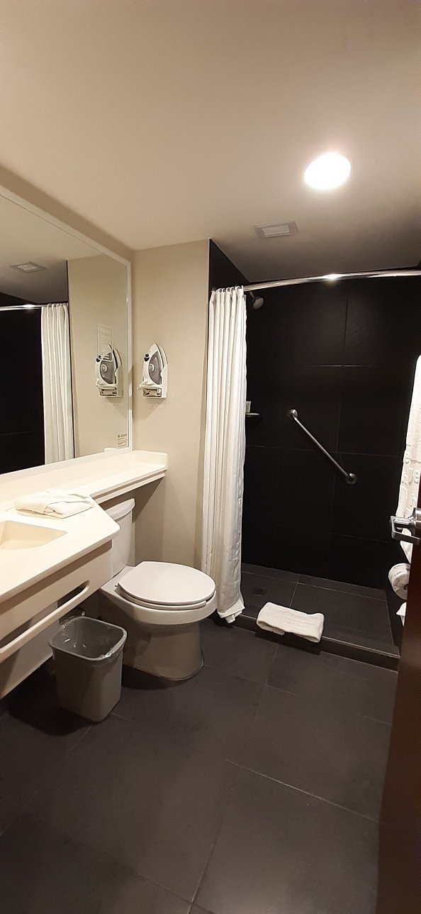 City Express by Marriott Tuxpan-浴室