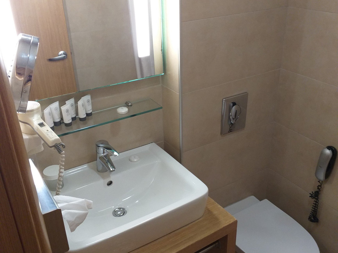 伊利特城市度假酒店主图