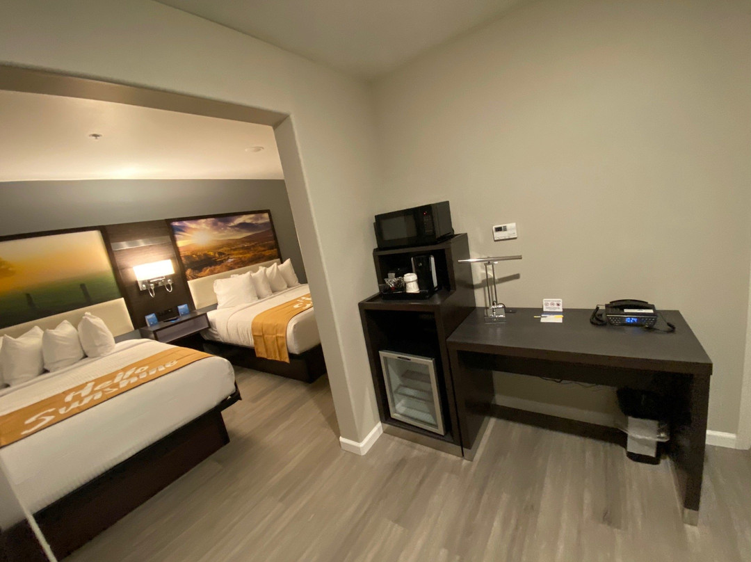 Days Inn By Wyndham Galt/ Elk Grove South主图