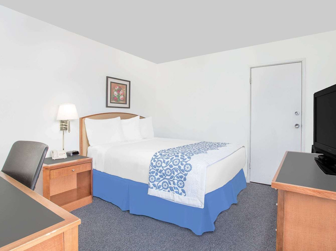 Travel Inn & Suites主图